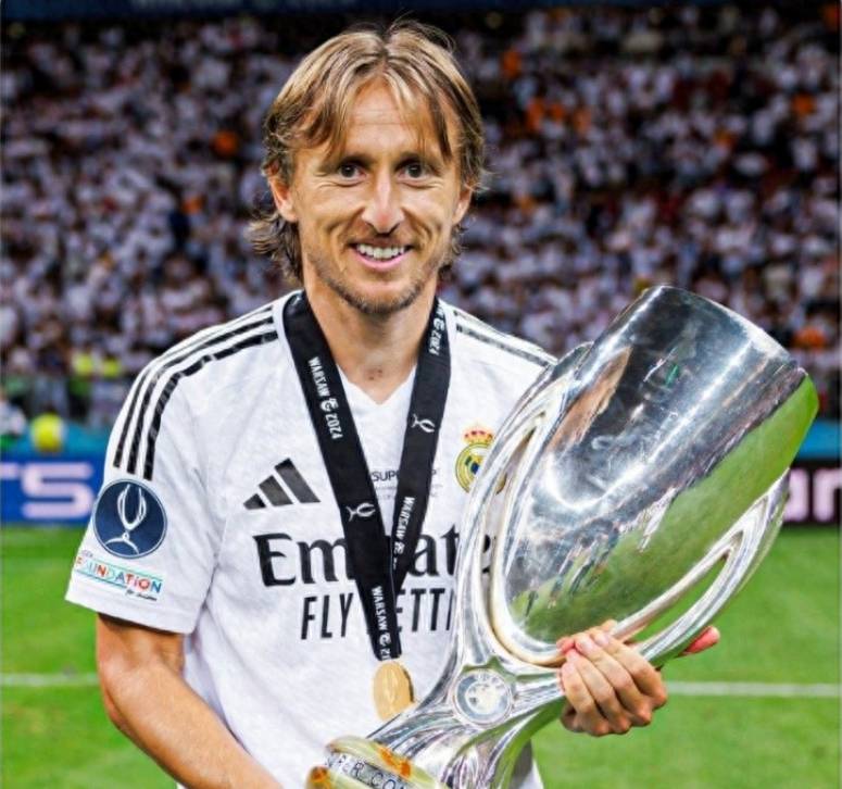 杏彩体育地址-格拉德巴赫队主控中场赢得比赛MVP(德甲门兴格拉德巴赫)