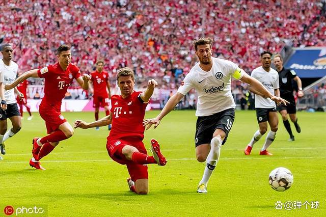 拜仁慕尼黑胜出，继续领跑德甲榜首位置的简单介绍