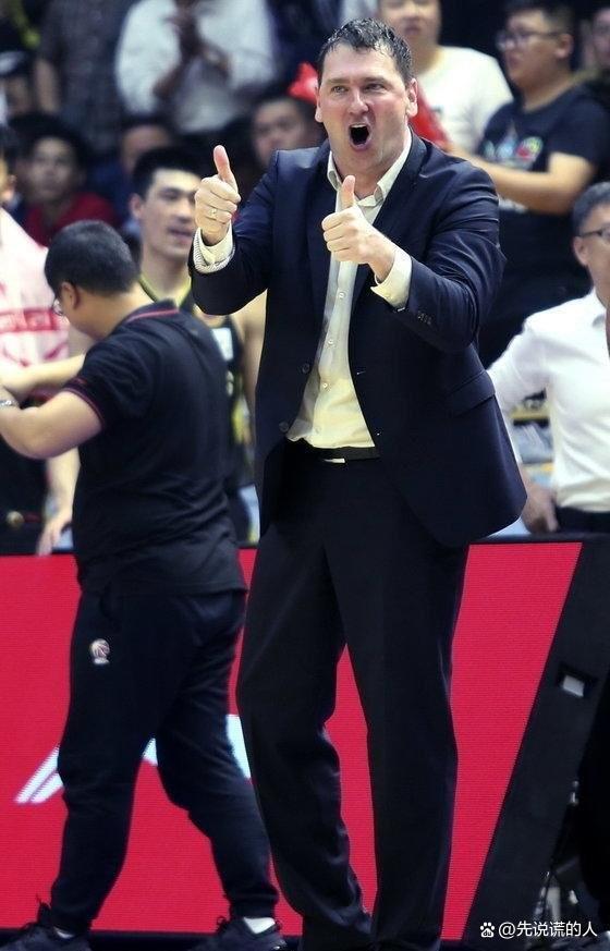 杏彩体育下载-福建男篮在进攻防守中保持高度集中，取得胜利(福建男篮在进攻防守中保持高度集中,取得胜利的原因)