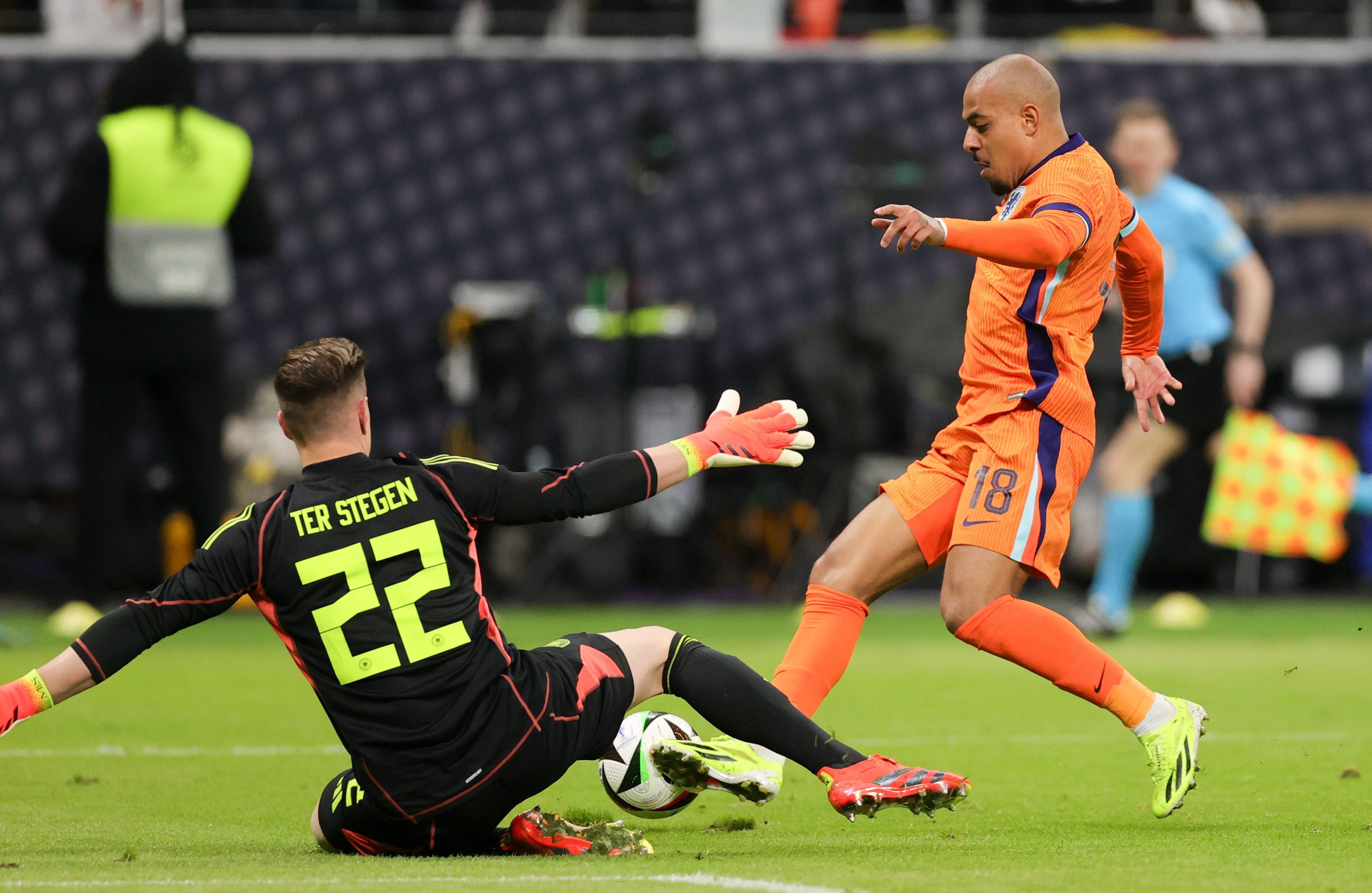 荷兰联赛球队在国际比赛中击败对手(荷兰联赛球队在国际比赛中击败对手是谁)