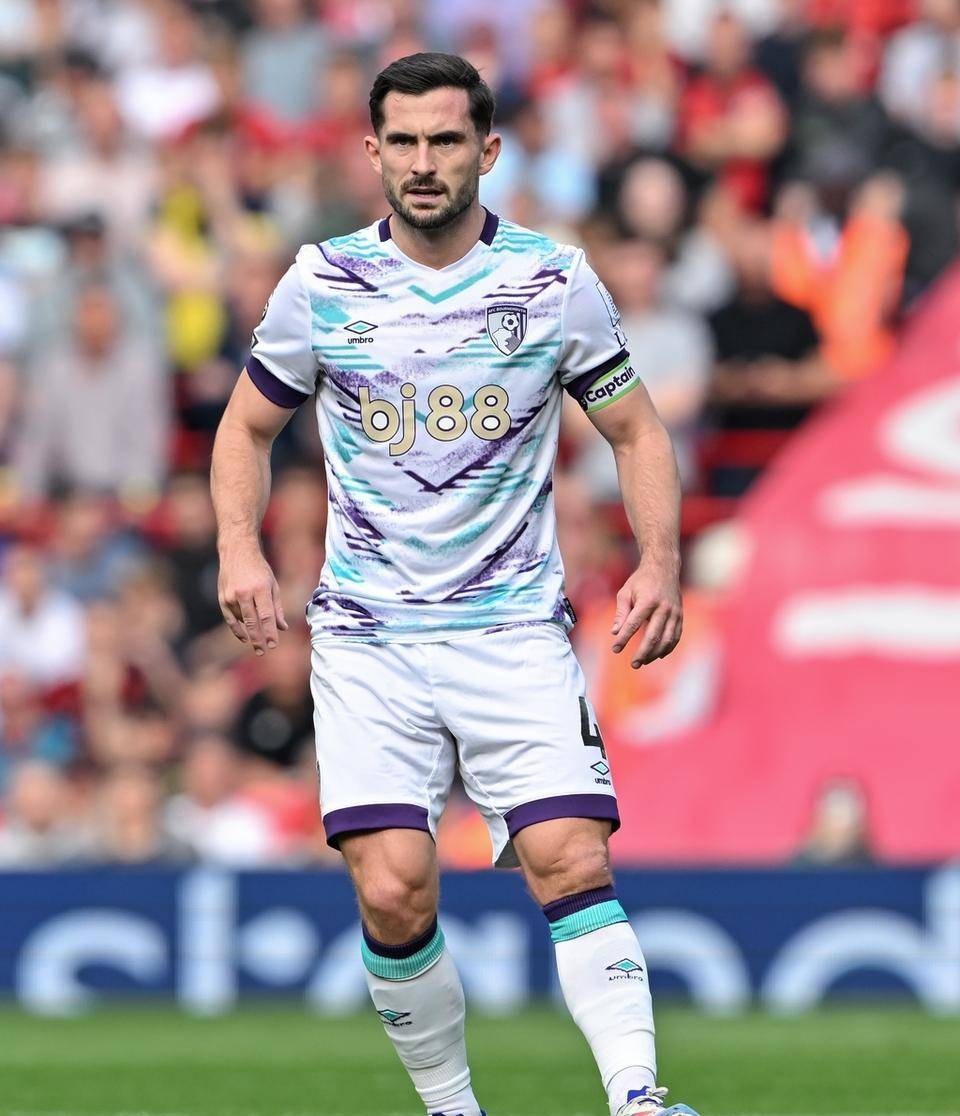 杏彩体育中国官网-南安普顿主场大胜哈德斯菲尔德，喜迎胜利