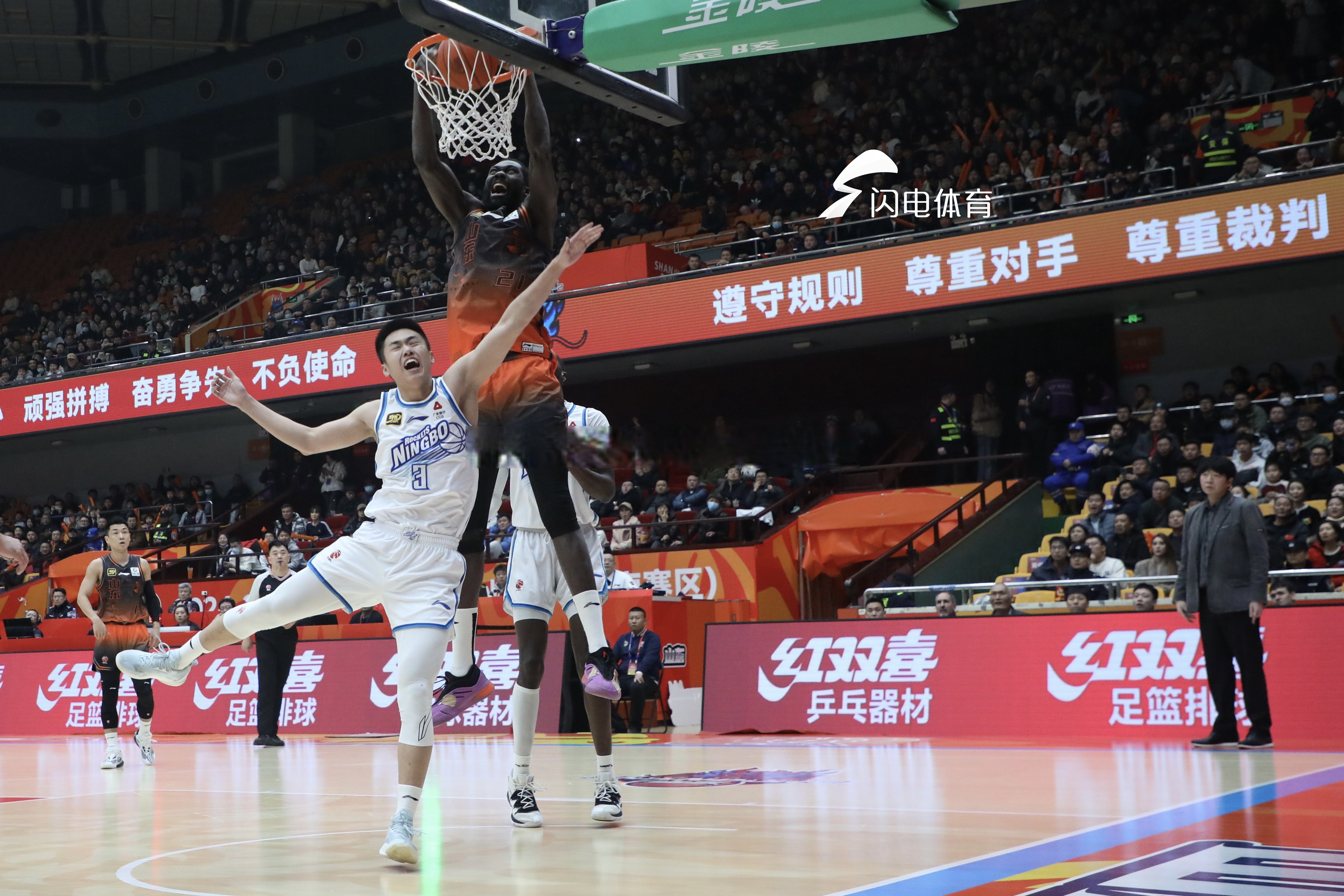 山东男篮表现稳定，三连胜赢得球迷掌声的简单介绍