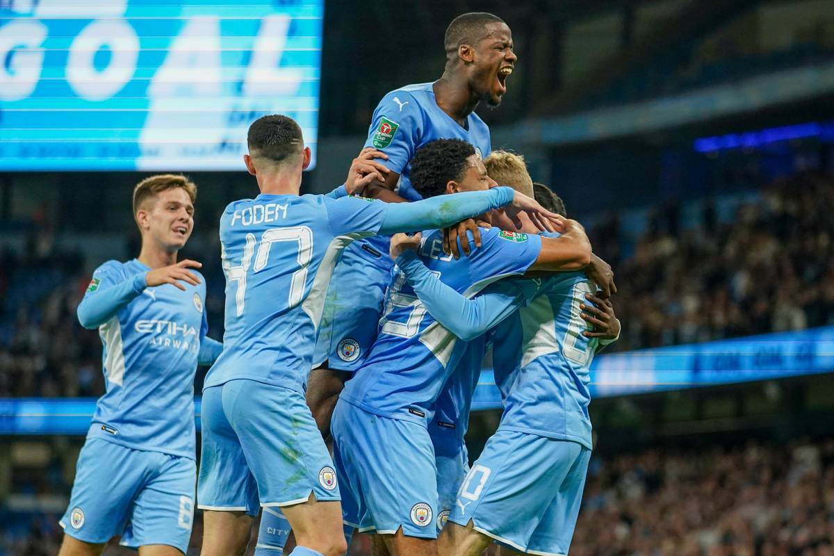 曼城主场轻松击败伯恩茅斯,继续领跑积分榜的简单介绍 曼城主场轻松击败伯恩茅斯,继续领跑积分榜的简单介绍