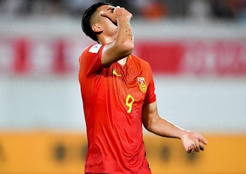 杏彩体育下载-中国球员在国际足球比赛中崭露头角