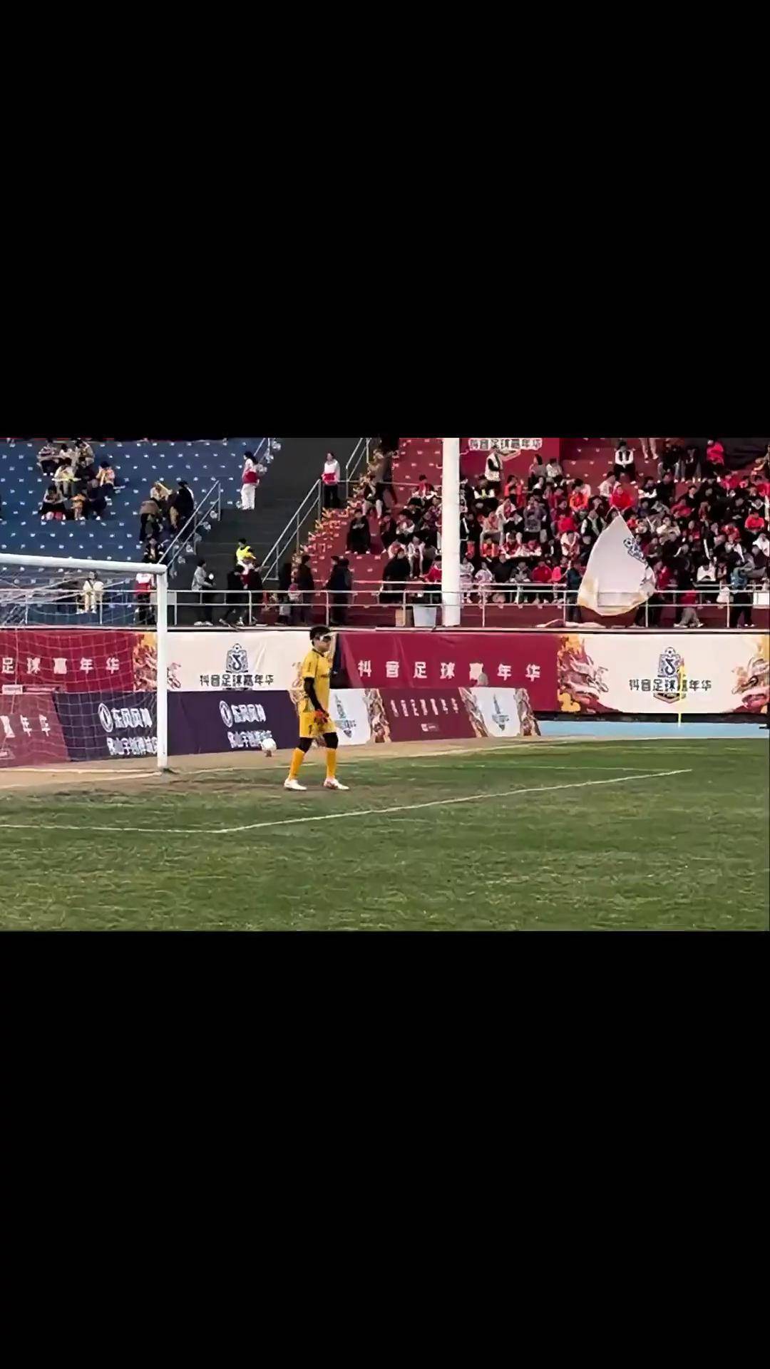 精彩足球对决引发现场观众热情高涨的简单介绍 精彩足球对决引发现场观众热情高涨的简单介绍