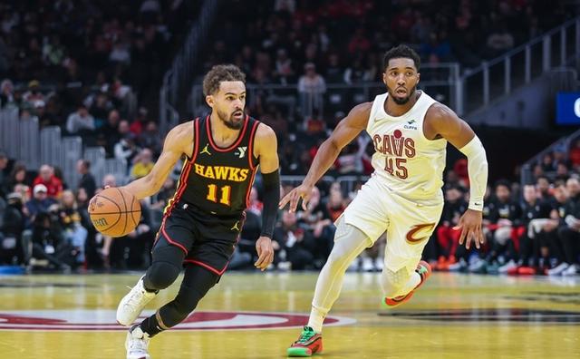 包含老鹰客场横扫尼克斯，东部第二轮比赛变局的词条