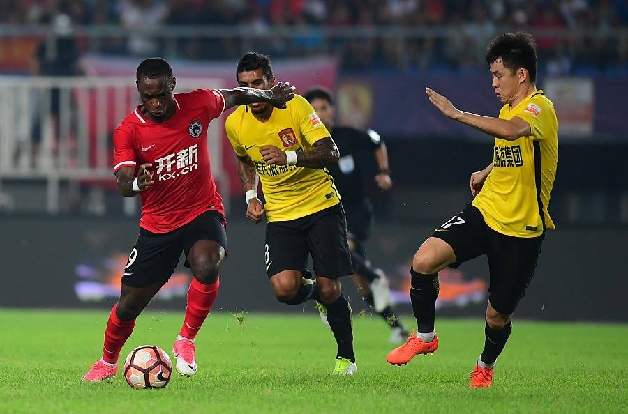 恒大客场痛失三分,脱离联赛领先位置的简单介绍 恒大客场痛失三分,脱离联赛领先位置的简单介绍