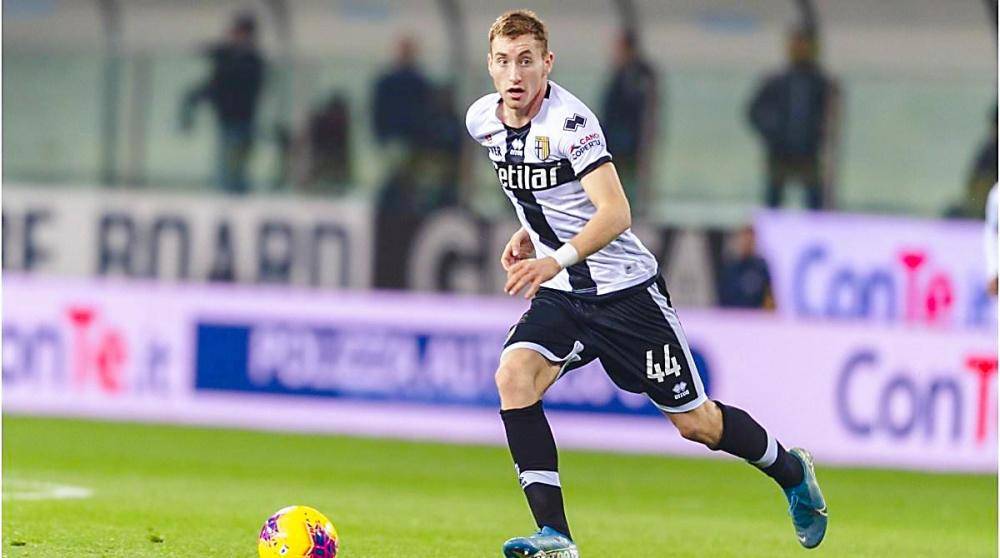 卡利亚里客场击败帕尔马,结束连败颓势 卡利亚里客场击败帕尔马,结束连败颓势