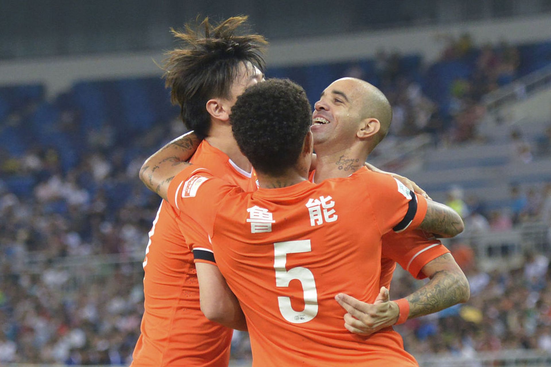 鲁能派出全新战术!球队上演精彩进攻战术 鲁能派出全新战术!球队上演精彩进攻战术