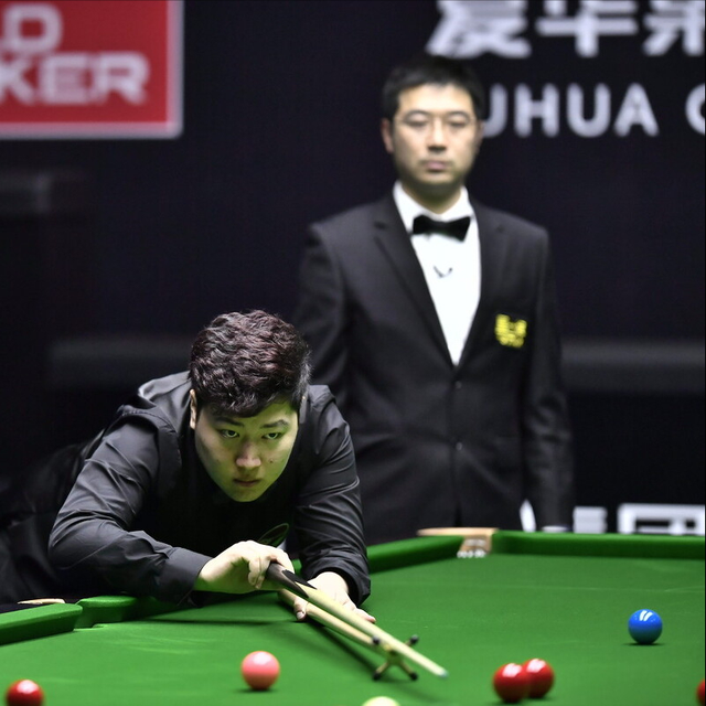 杏彩体育亚洲官网-卫冕冠军再度失利，危机重重局面堪忧