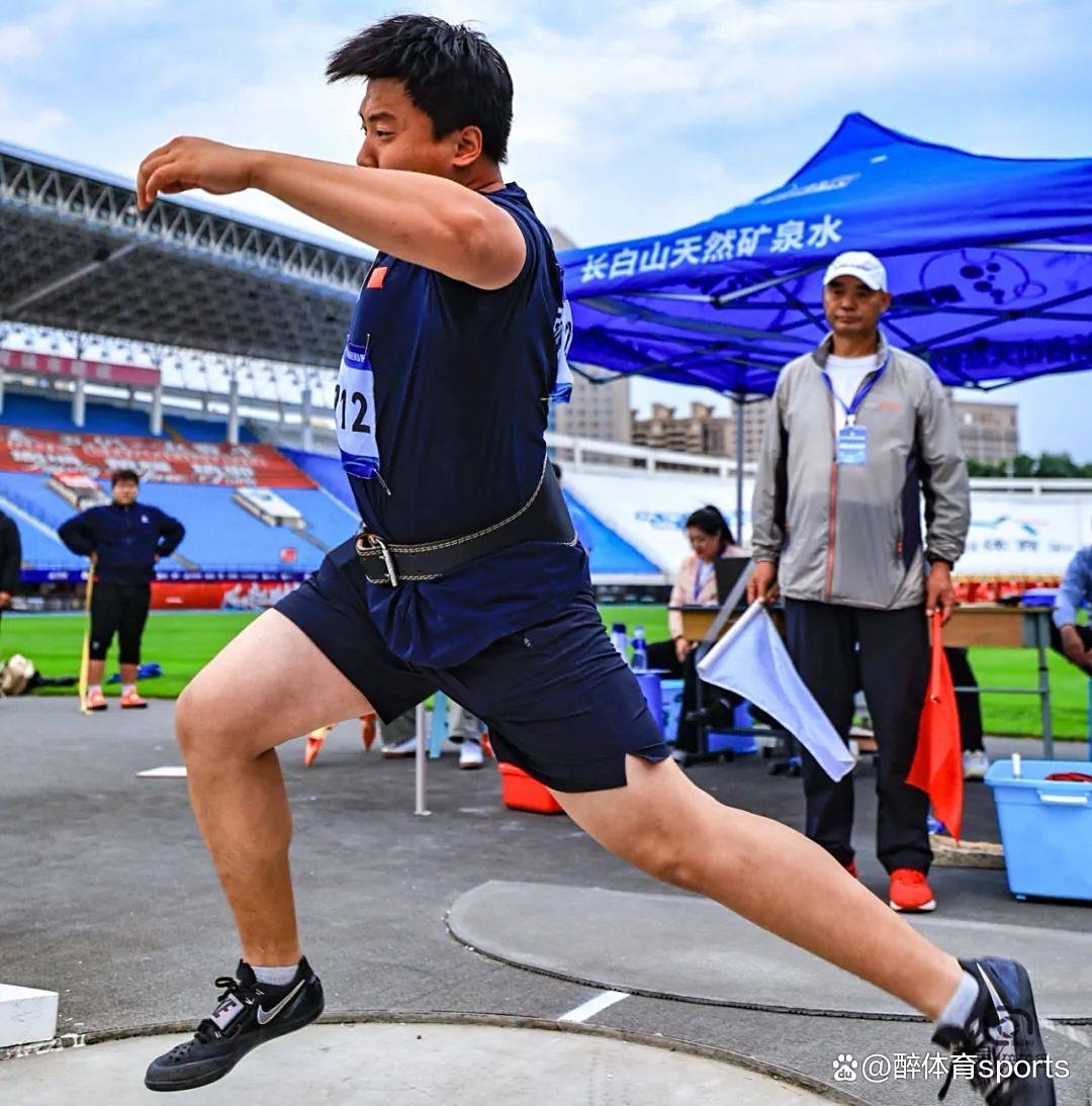 运动员奋力拼搏，刷新体育纪录掀起热潮的简单介绍