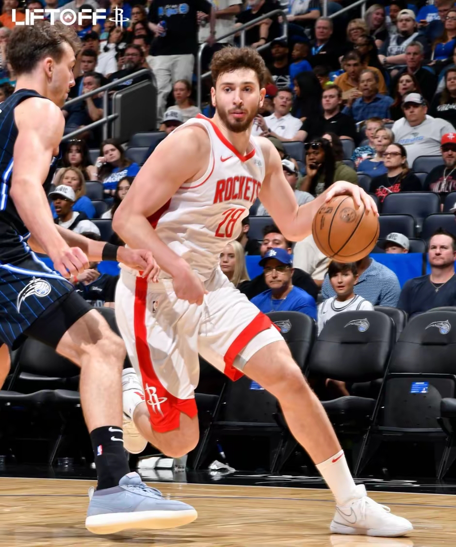 火箭队外线火力全开,轻松击败太阳 火箭队外线火力全开,轻松击败太阳