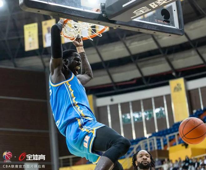 包含瑞士篮球联赛举办慈善赛，助力公益事业的词条