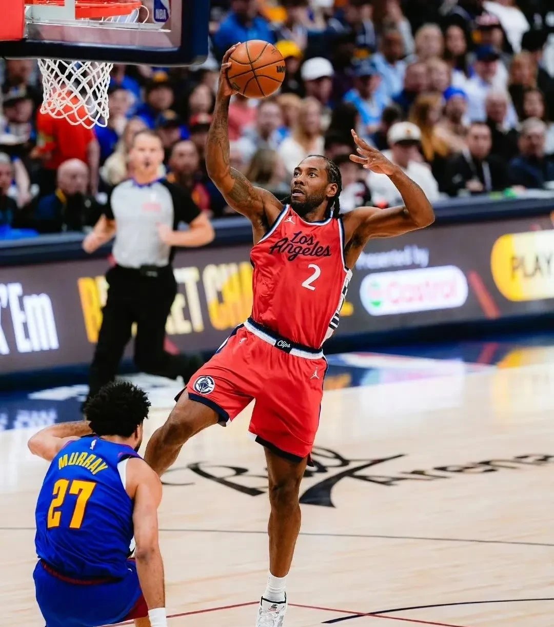 杏彩体育直播-快船擒鹈鹕，莱昂纳德30分戴帽的简单介绍