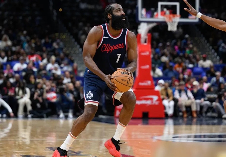 包含快船主控表现抢眼带队逆转掘金取得胜利的词条