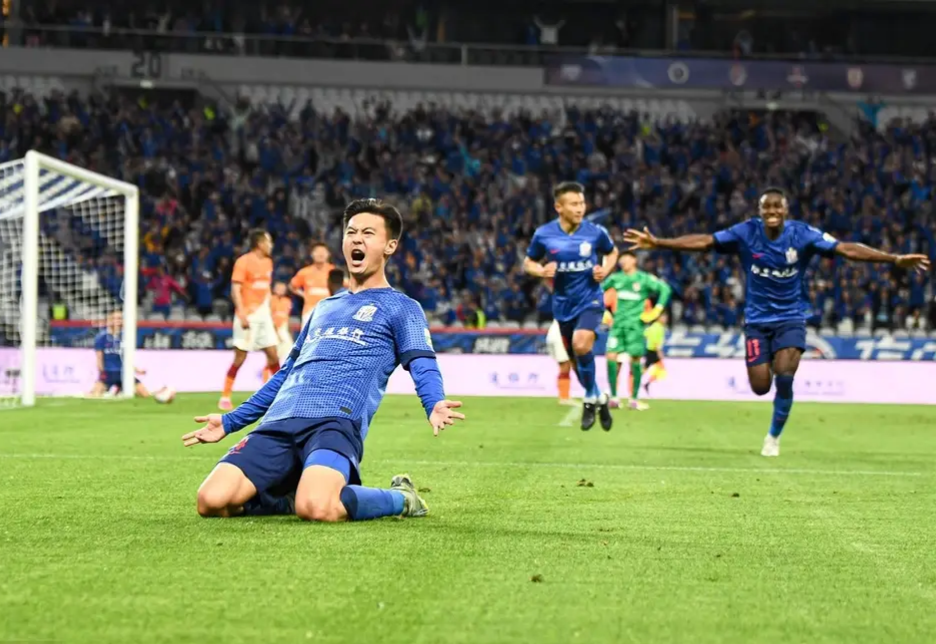 杏彩体育app-包含申花客场逆转绿城，升班马展现冲超实力的词条