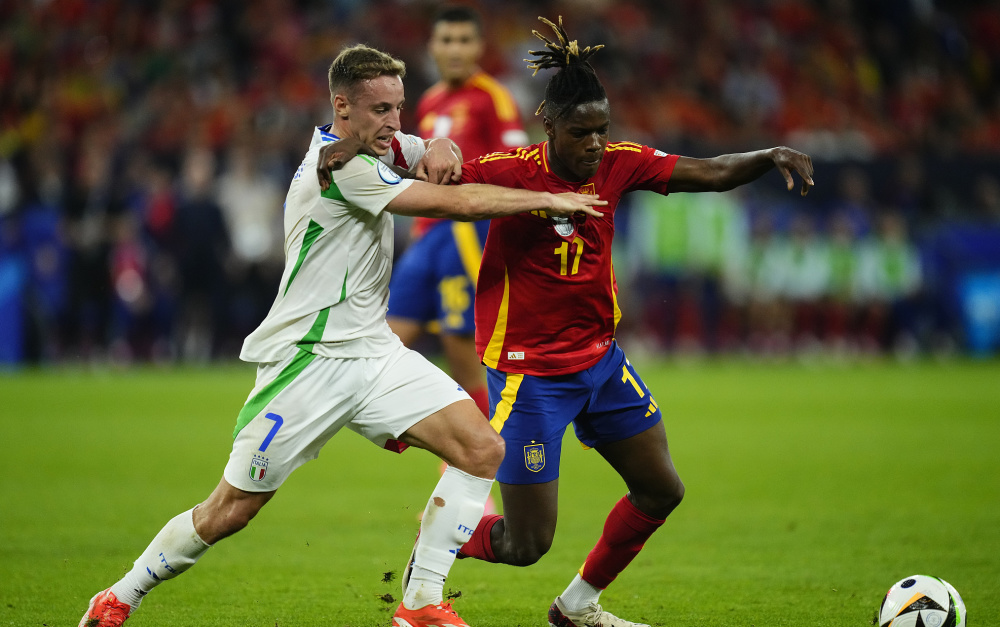 西班牙队以惊人表现击败意大利，晋级欧锦赛半决赛的简单介绍