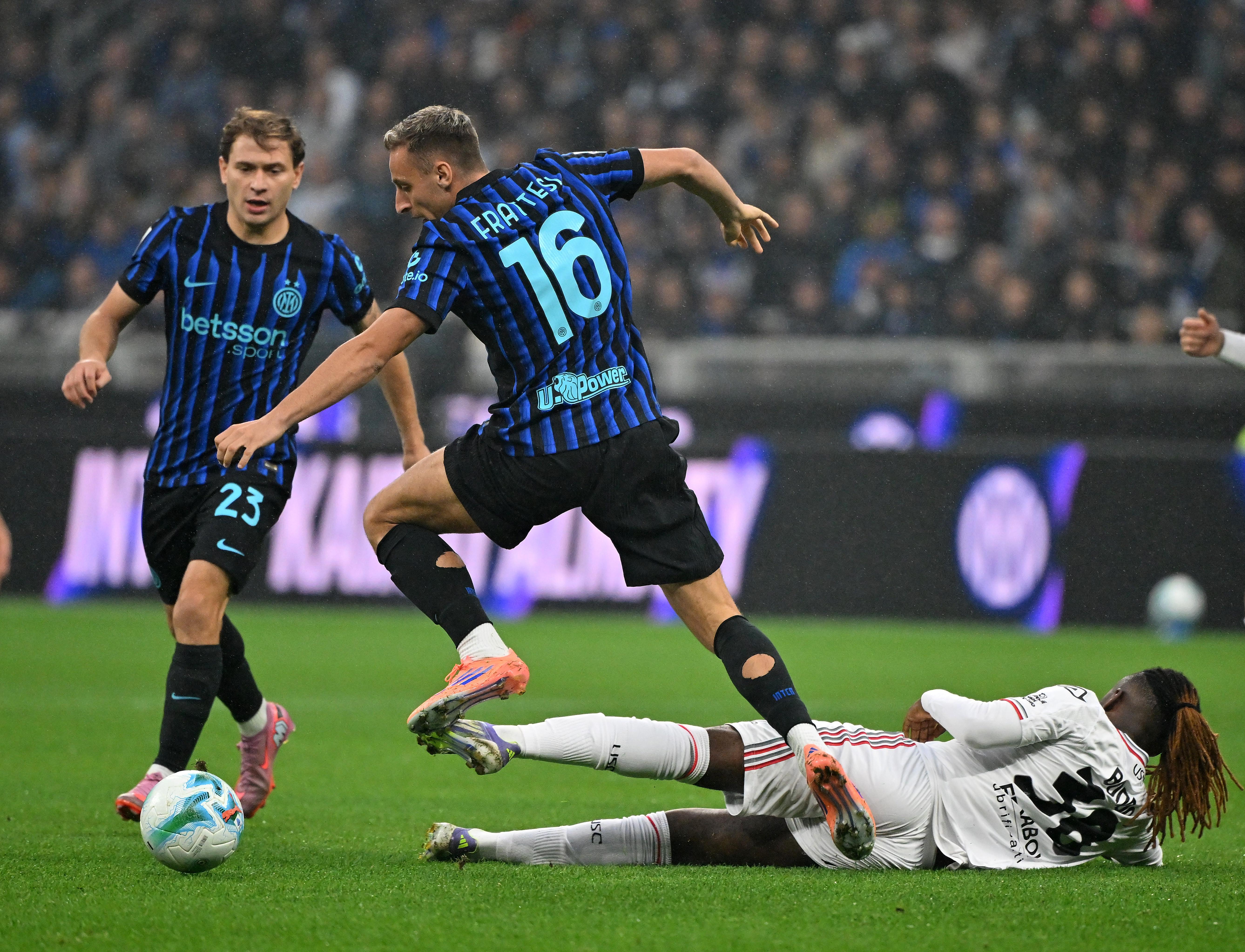 最新一场国际足球比赛引发热议 最新一场国际足球比赛引发热议